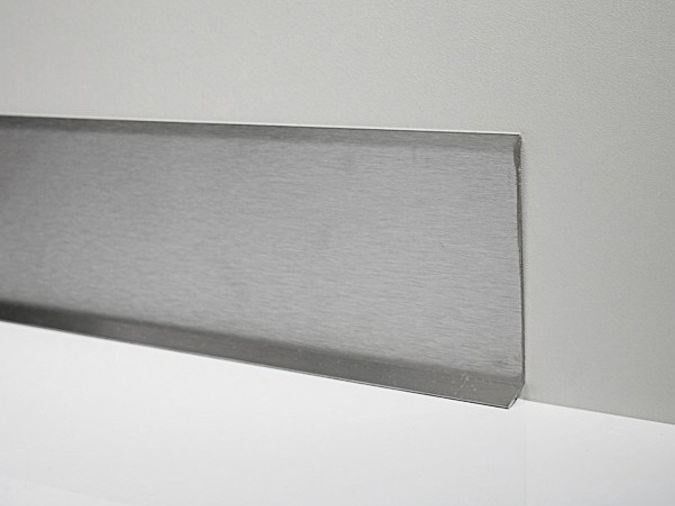 Czyszczenie łatwej listwy przypodłogowej ze stali nierdzewnej 1,8 m Metalowa listwa przypodłogowa