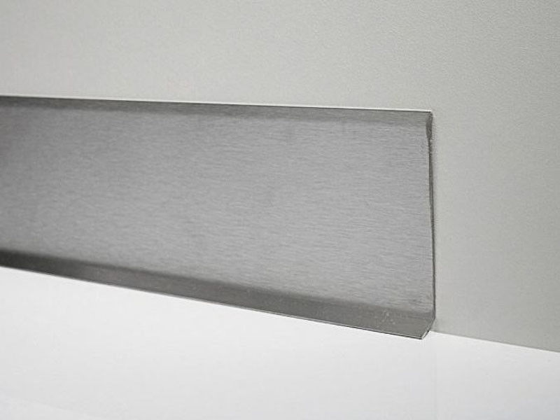 Aluminiowa listwa przypodłogowa do kuchni