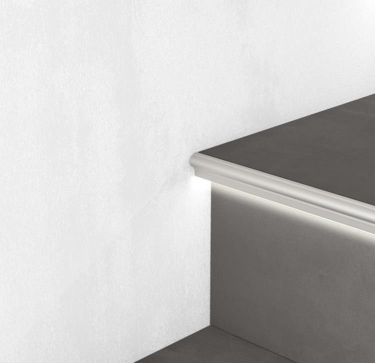 Antypoślizgowe aluminiowe profile schodowe LED
